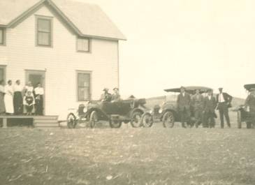 McKenzie County 1910 - Pioneer Museum of McKenzie County Collection - Andrew Rothee's farm home. It later became Lars Rothee's. 