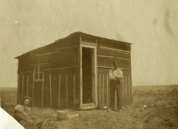 Plaza 1907 - B - B Collection - William Dunn and his tarpaper claim shack in Plaza