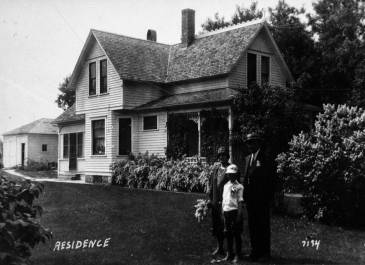 Finley 1925 - North Dakota Oral History Project Photograph Collection - S. J. Peterson residence