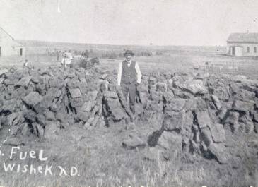 Wishek 1890 - Mandan WPA Project 1083 - Farmers collecting cow chips for fuel