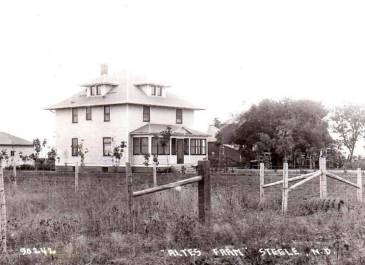 Steele 1919 - George and Henrietta Altes farm near Steele - Courtesy of Natalie Saxe