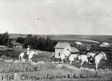 Halliday 1915 - Olafson Farm & kids - Southwestern North Dakota Digital Archive At the Dickinson Museum Center - https://dmc.omeka.net/items/show/1125616